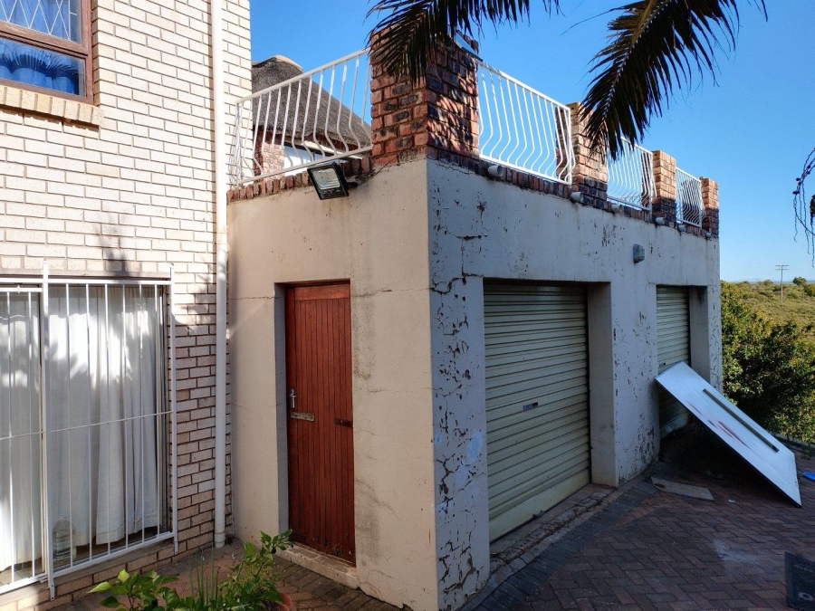 5 Bedroom Property for Sale in Wavecrest Eastern Cape